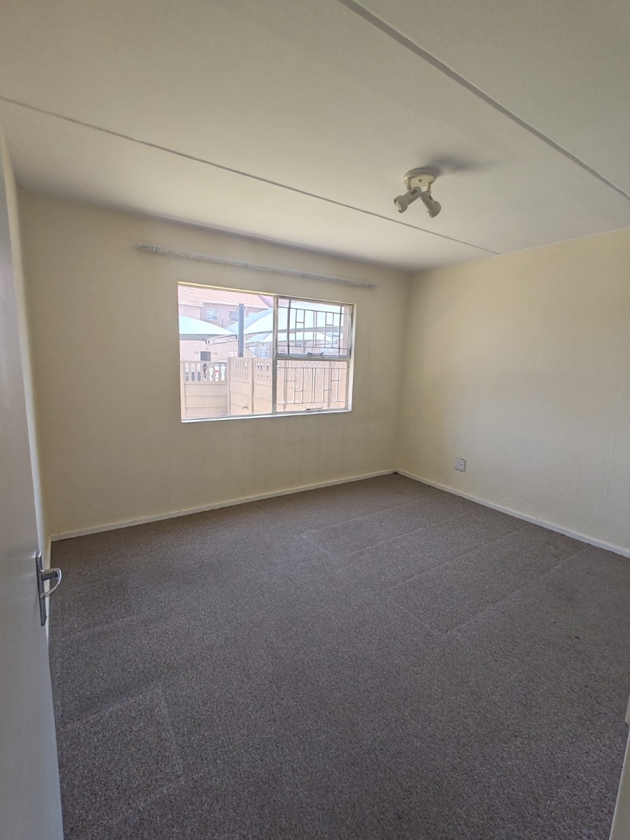 2 Bedroom Property for Sale in Vorna Valley Gauteng