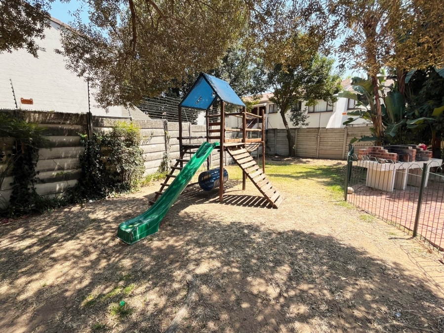 2 Bedroom Property for Sale in Sunninghill Gauteng