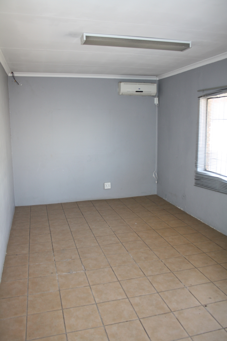 To Let commercial Property for Rent in Anderbolt Gauteng