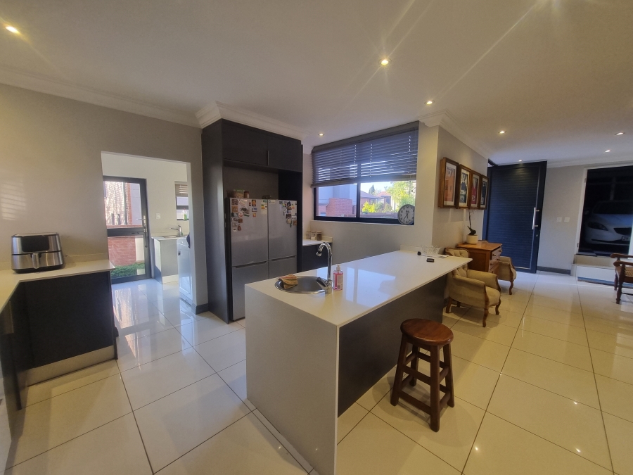 To Let 4 Bedroom Property for Rent in Equestria Gauteng