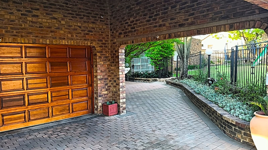 3 Bedroom Property for Sale in Glen Marais Gauteng