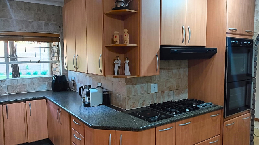 3 Bedroom Property for Sale in Glen Marais Gauteng