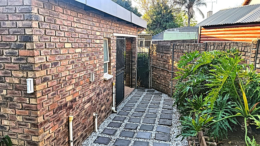 3 Bedroom Property for Sale in Glen Marais Gauteng