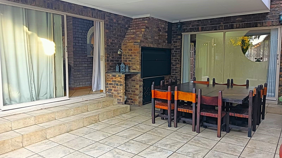 3 Bedroom Property for Sale in Glen Marais Gauteng