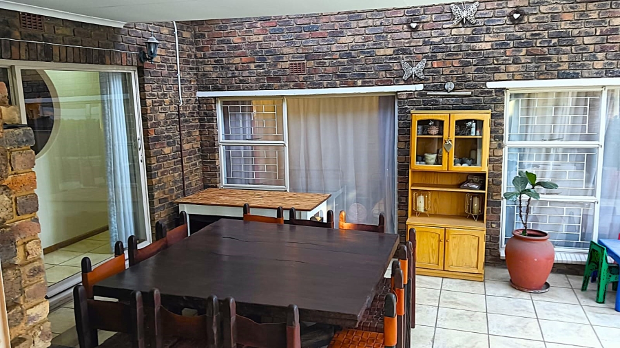 3 Bedroom Property for Sale in Glen Marais Gauteng