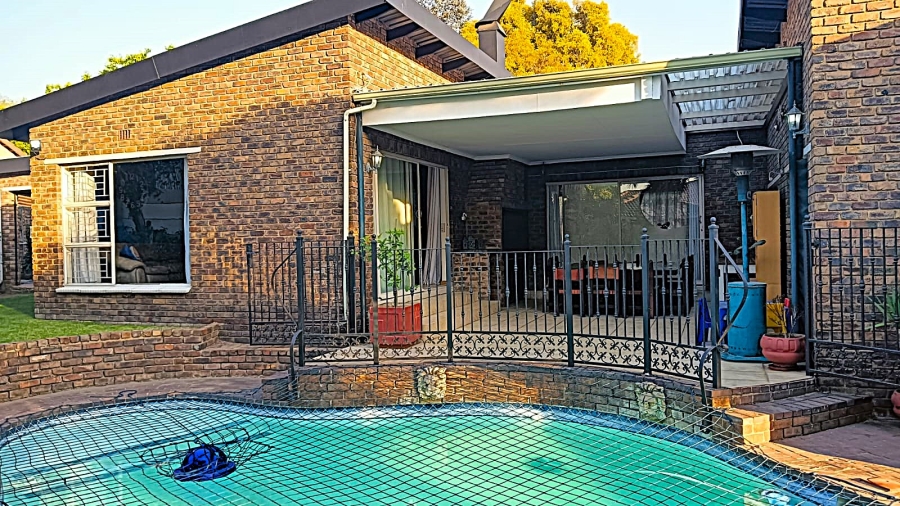 3 Bedroom Property for Sale in Glen Marais Gauteng