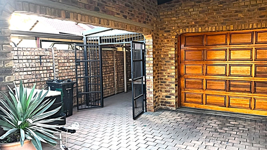 3 Bedroom Property for Sale in Glen Marais Gauteng