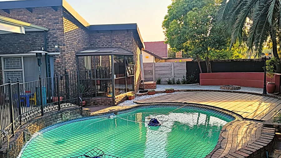 3 Bedroom Property for Sale in Glen Marais Gauteng