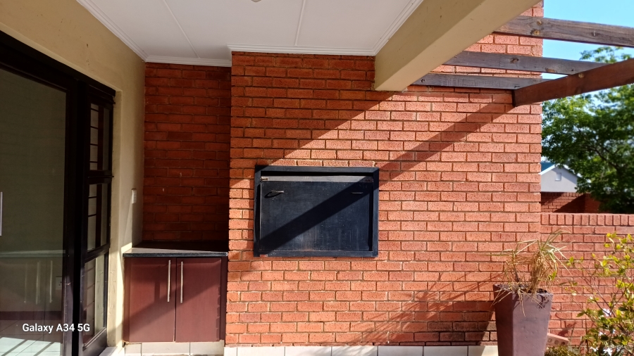 To Let 2 Bedroom Property for Rent in Sunninghill Gauteng