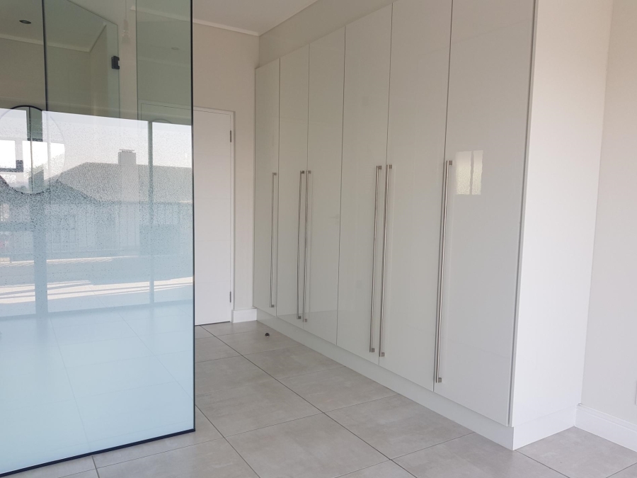 To Let 2 Bedroom Property for Rent in The Polofields Gauteng