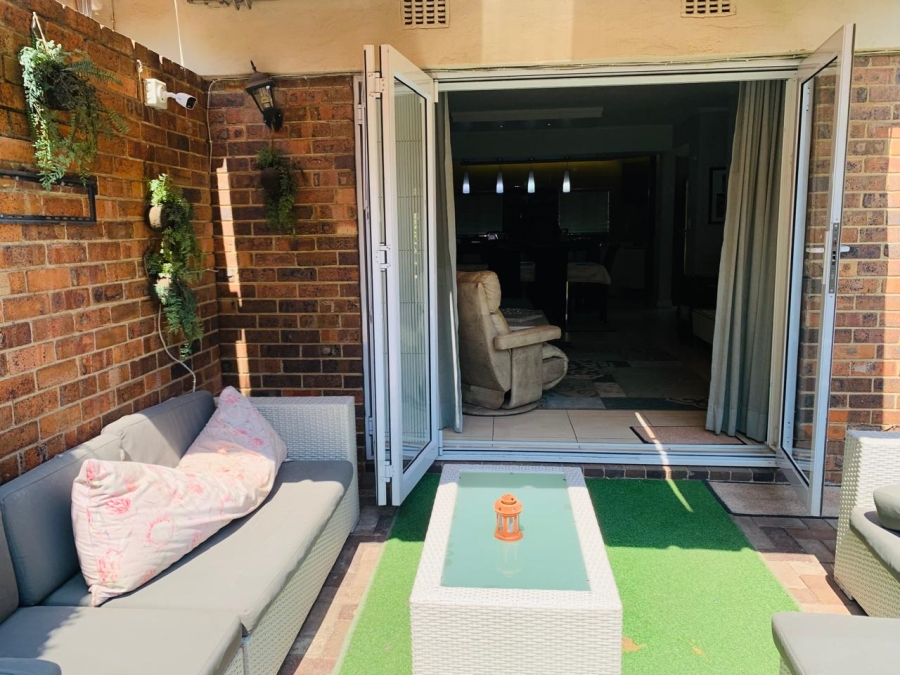 To Let 3 Bedroom Property for Rent in Sandown Gauteng