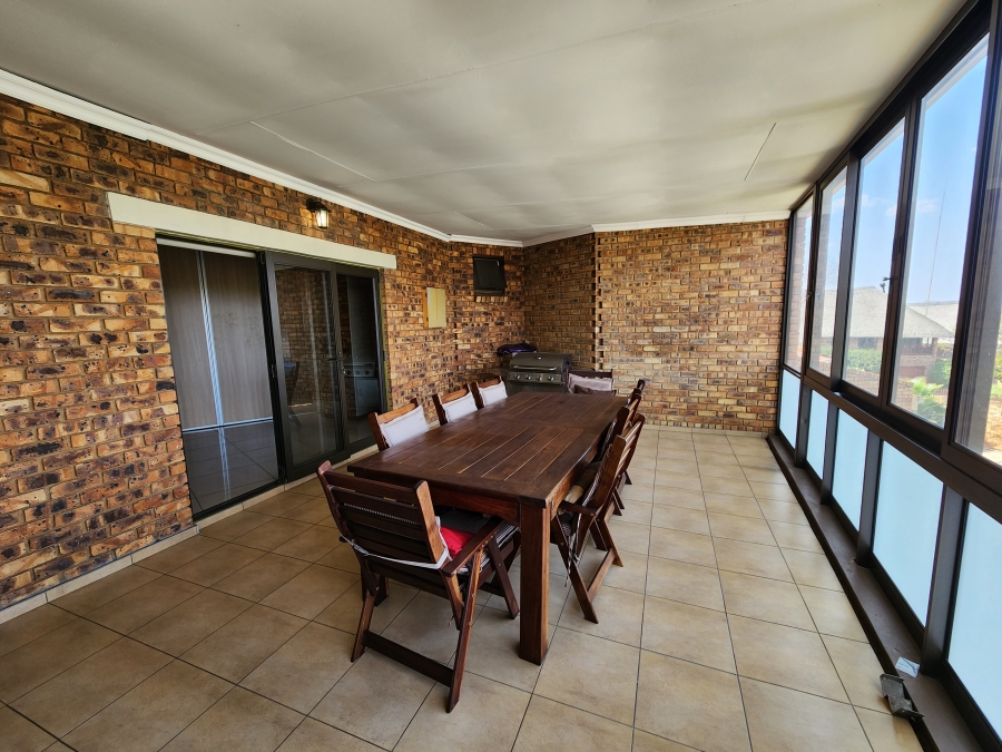 5 Bedroom Property for Sale in Moreleta Park Gauteng