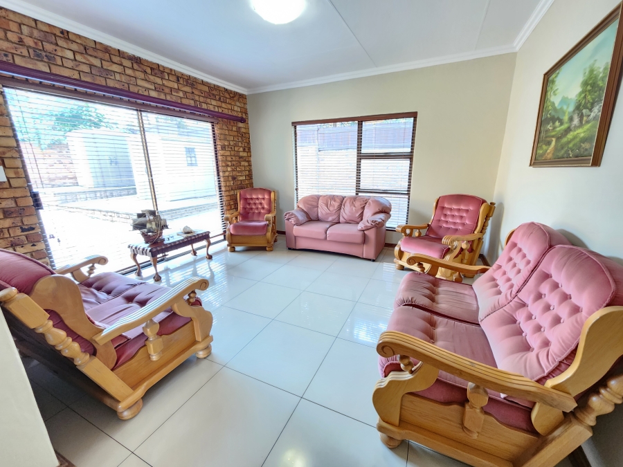 5 Bedroom Property for Sale in Moreleta Park Gauteng