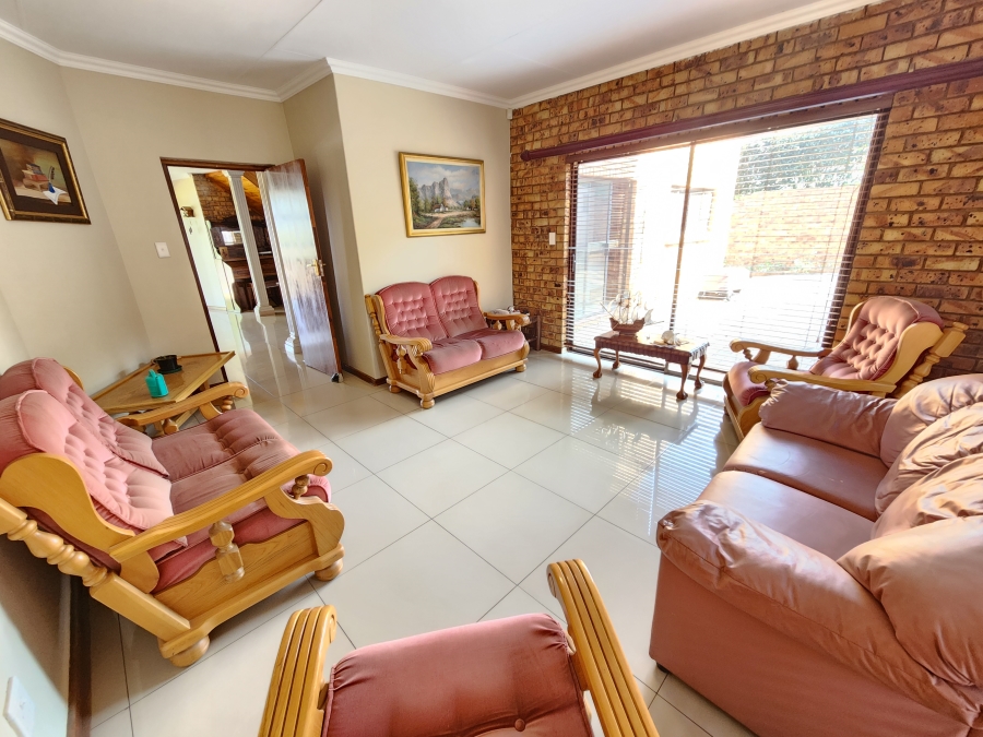 5 Bedroom Property for Sale in Moreleta Park Gauteng