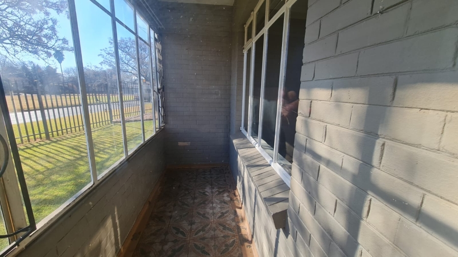 To Let 1 Bedroom Property for Rent in Dalview Gauteng