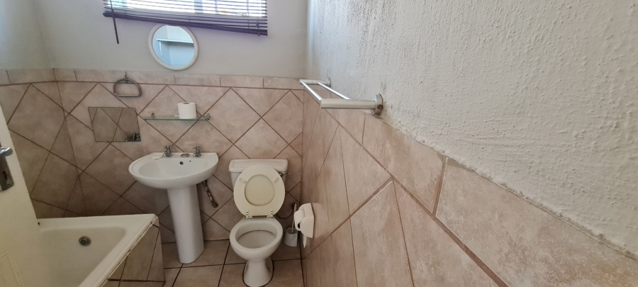 To Let 1 Bedroom Property for Rent in Dalview Gauteng