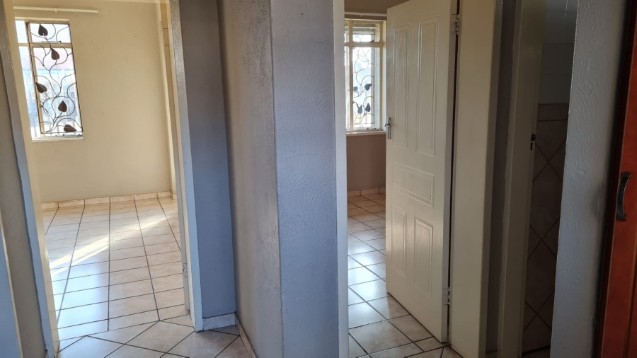 To Let 1 Bedroom Property for Rent in Dalview Gauteng