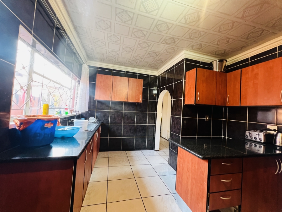 5 Bedroom Property for Sale in Newlands Gauteng