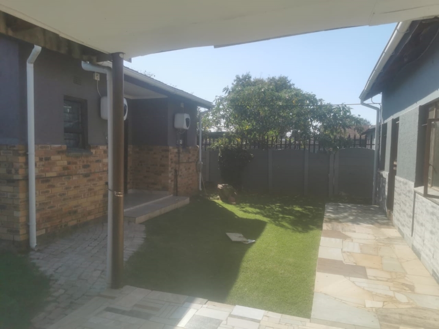 To Let 1 Bedroom Property for Rent in Cresslawn Gauteng