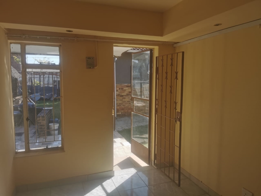 To Let 1 Bedroom Property for Rent in Cresslawn Gauteng