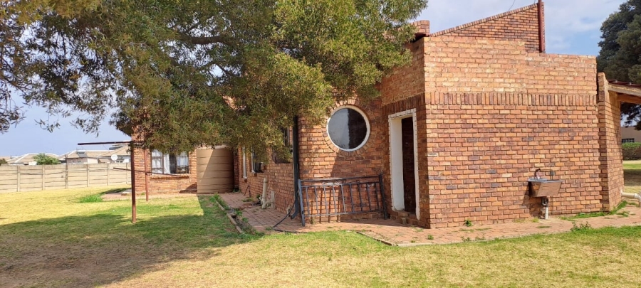 14 Bedroom Property for Sale in Cloverdene Gauteng