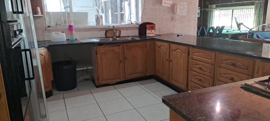 14 Bedroom Property for Sale in Cloverdene Gauteng