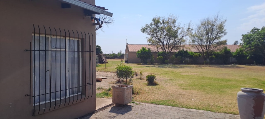 14 Bedroom Property for Sale in Cloverdene Gauteng