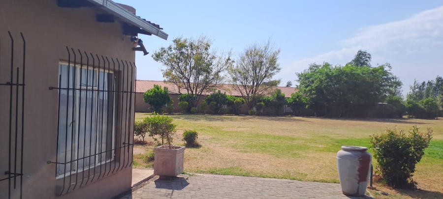 14 Bedroom Property for Sale in Cloverdene Gauteng