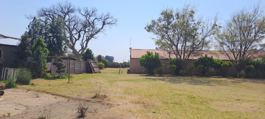 14 Bedroom Property for Sale in Cloverdene Gauteng