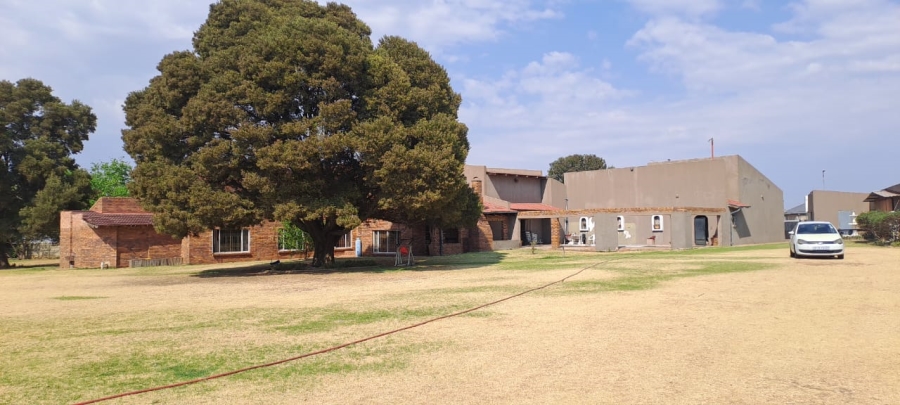 14 Bedroom Property for Sale in Cloverdene Gauteng