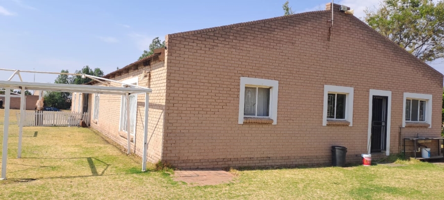 14 Bedroom Property for Sale in Cloverdene Gauteng