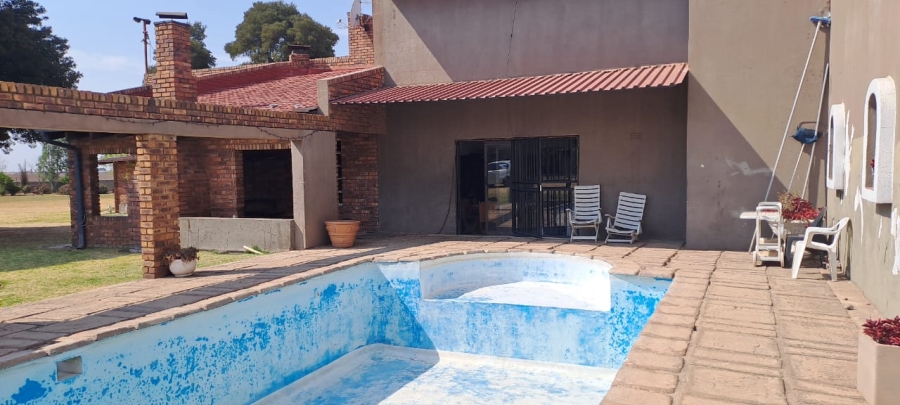 14 Bedroom Property for Sale in Cloverdene Gauteng