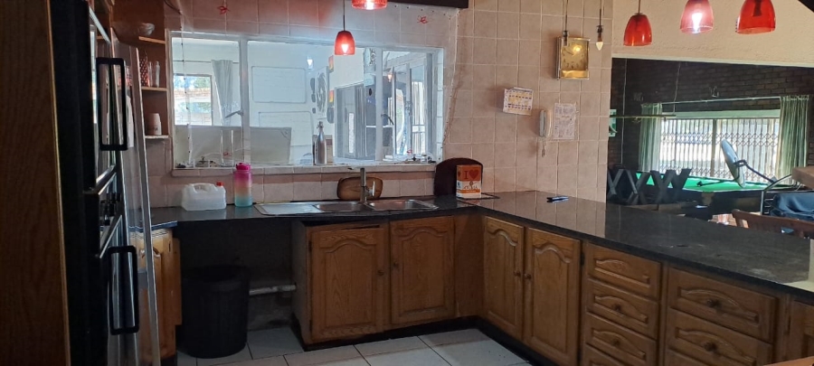 14 Bedroom Property for Sale in Cloverdene Gauteng