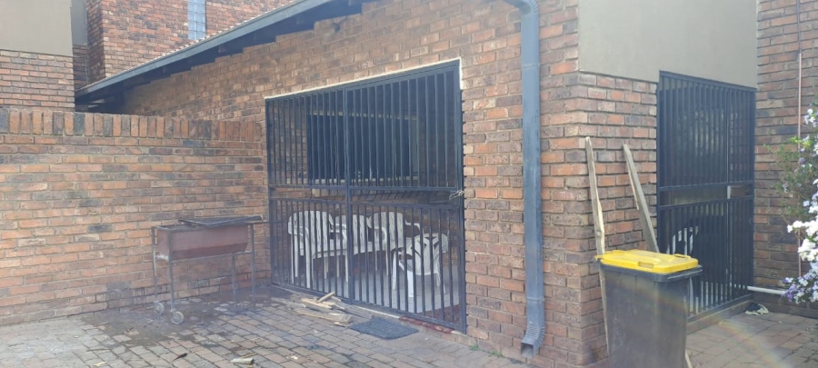 14 Bedroom Property for Sale in Cloverdene Gauteng