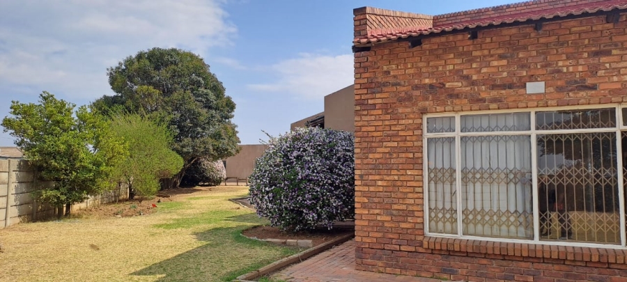 14 Bedroom Property for Sale in Cloverdene Gauteng