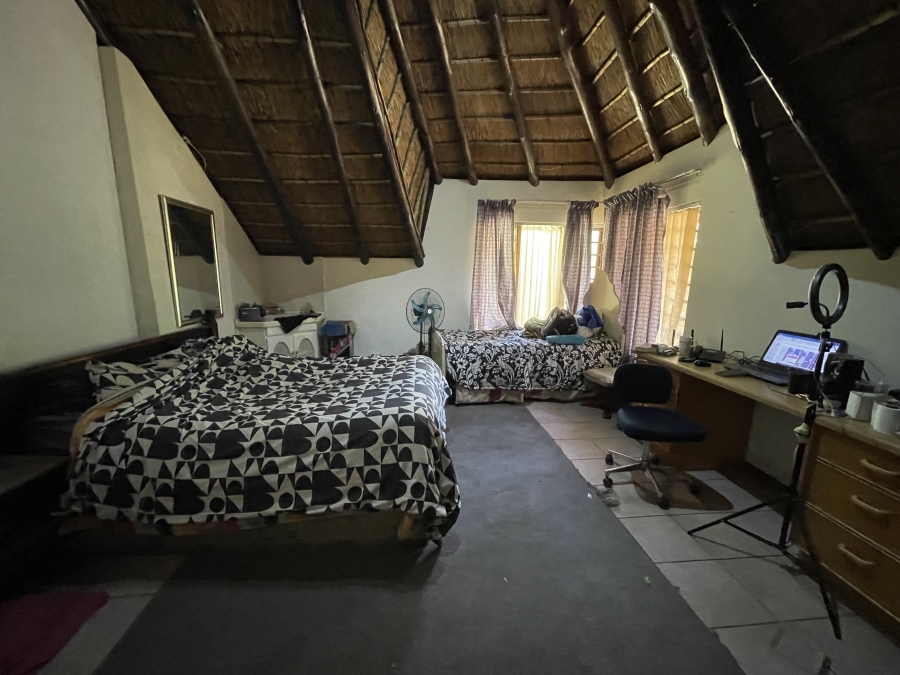 7 Bedroom Property for Sale in Unitas Park Gauteng