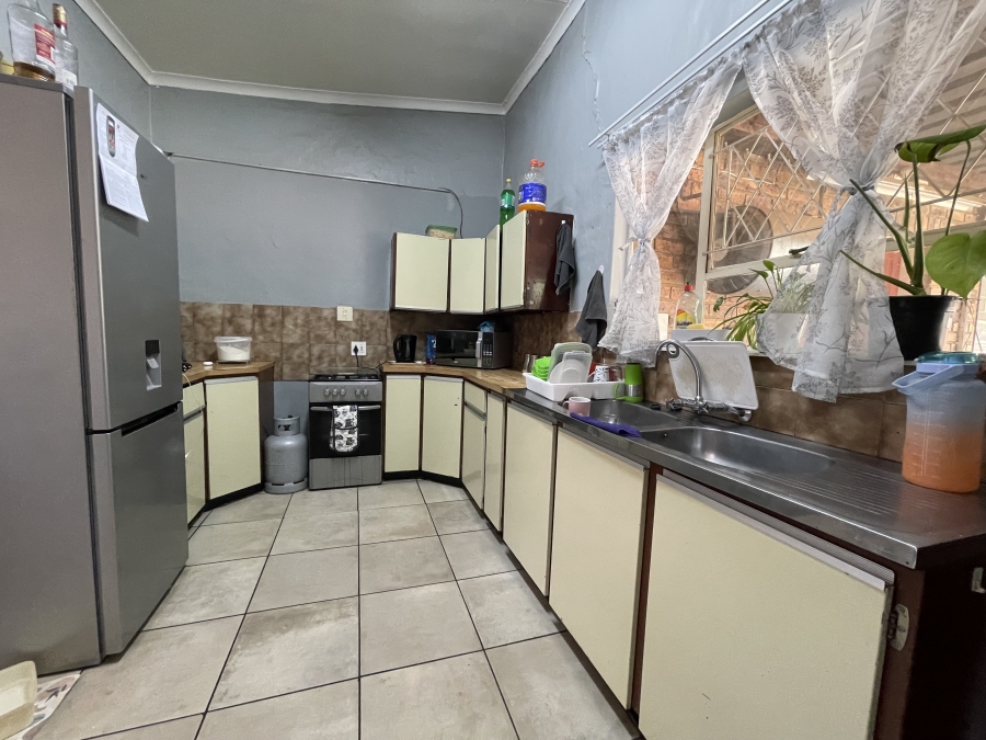 7 Bedroom Property for Sale in Unitas Park Gauteng