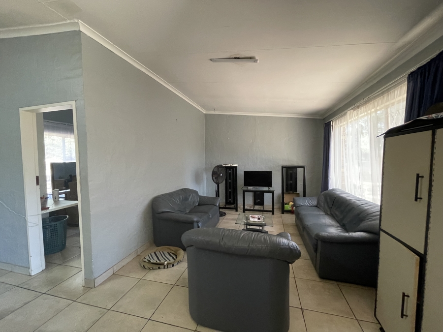 7 Bedroom Property for Sale in Unitas Park Gauteng