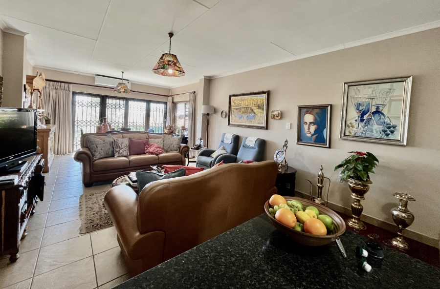 3 Bedroom Property for Sale in The Retreat Gauteng