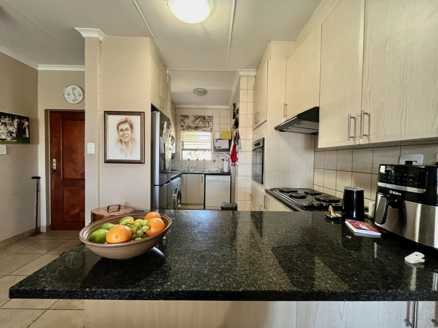 3 Bedroom Property for Sale in The Retreat Gauteng