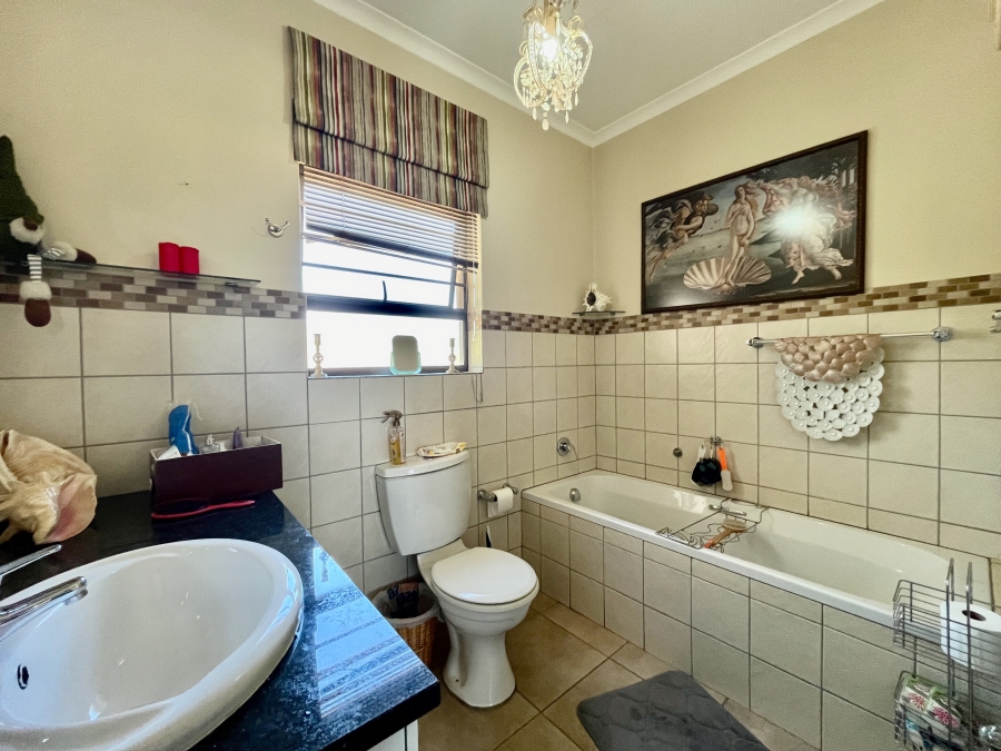 3 Bedroom Property for Sale in The Retreat Gauteng