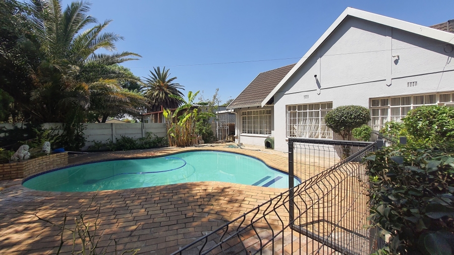 4 Bedroom Property for Sale in Florida Gauteng