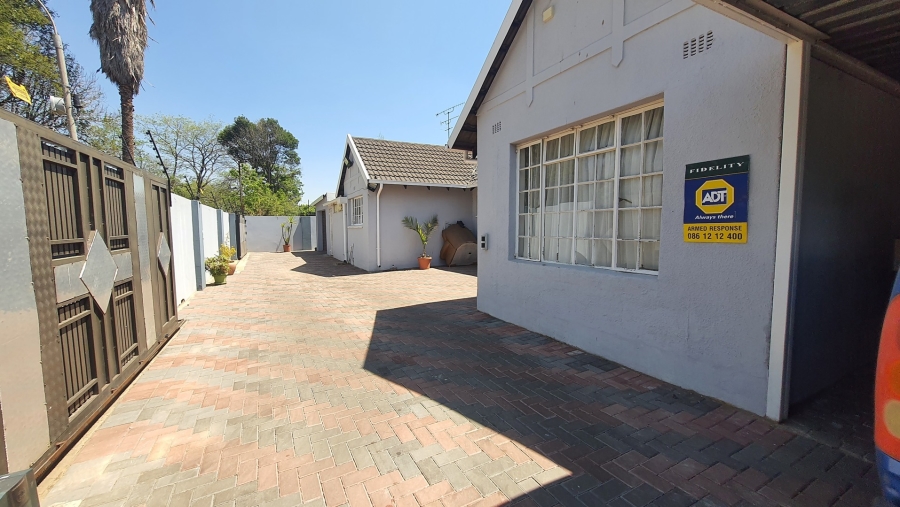 4 Bedroom Property for Sale in Florida Gauteng