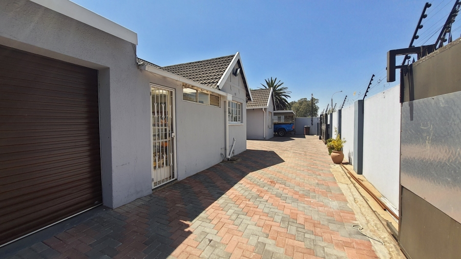 4 Bedroom Property for Sale in Florida Gauteng