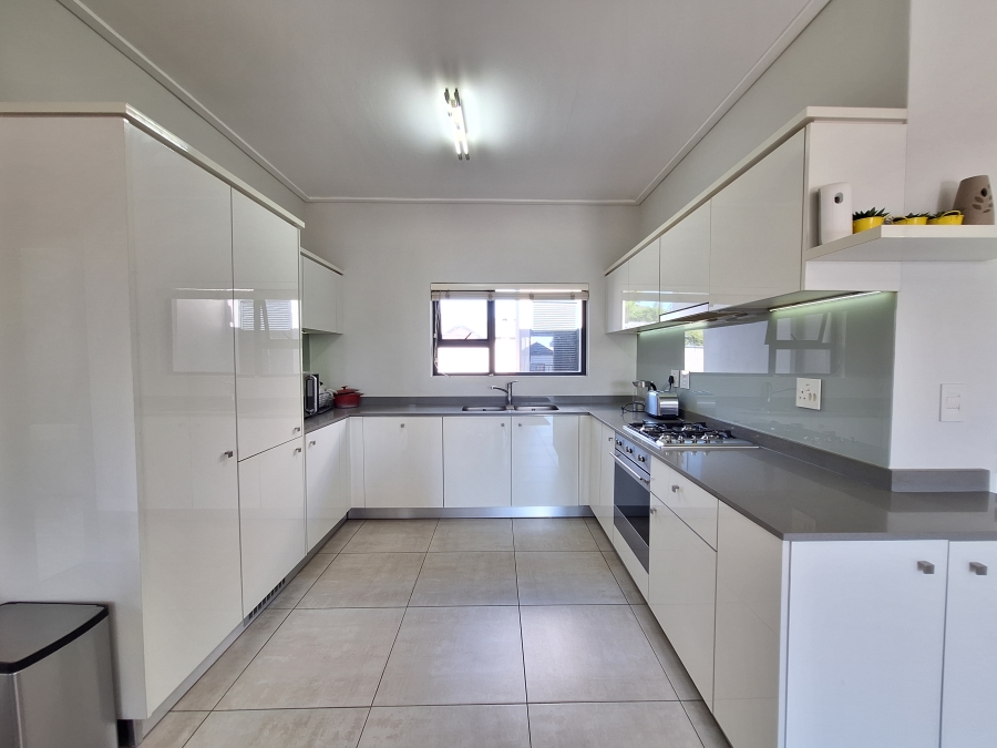 To Let 2 Bedroom Property for Rent in The Polofields Gauteng