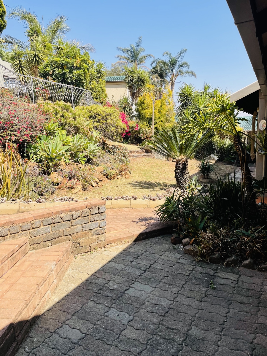 5 Bedroom Property for Sale in Kenmare Gauteng