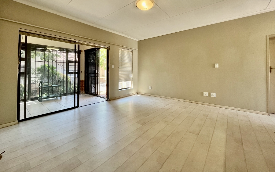 2 Bedroom Property for Sale in The Retreat Gauteng