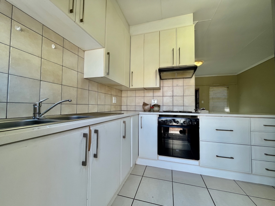 2 Bedroom Property for Sale in The Retreat Gauteng