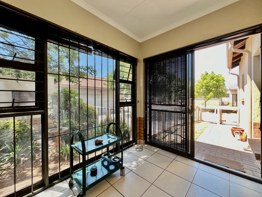 2 Bedroom Property for Sale in The Retreat Gauteng