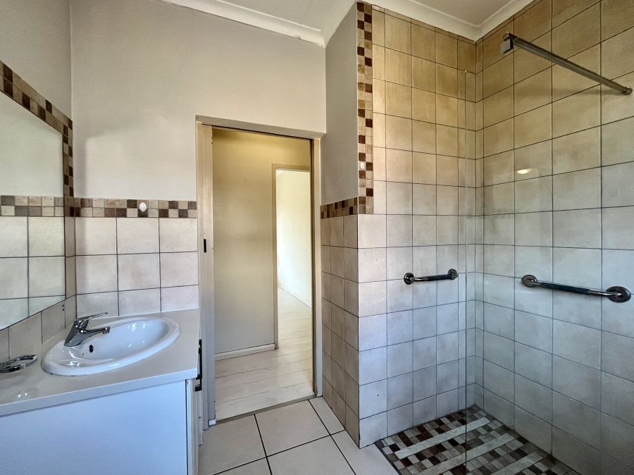 2 Bedroom Property for Sale in The Retreat Gauteng